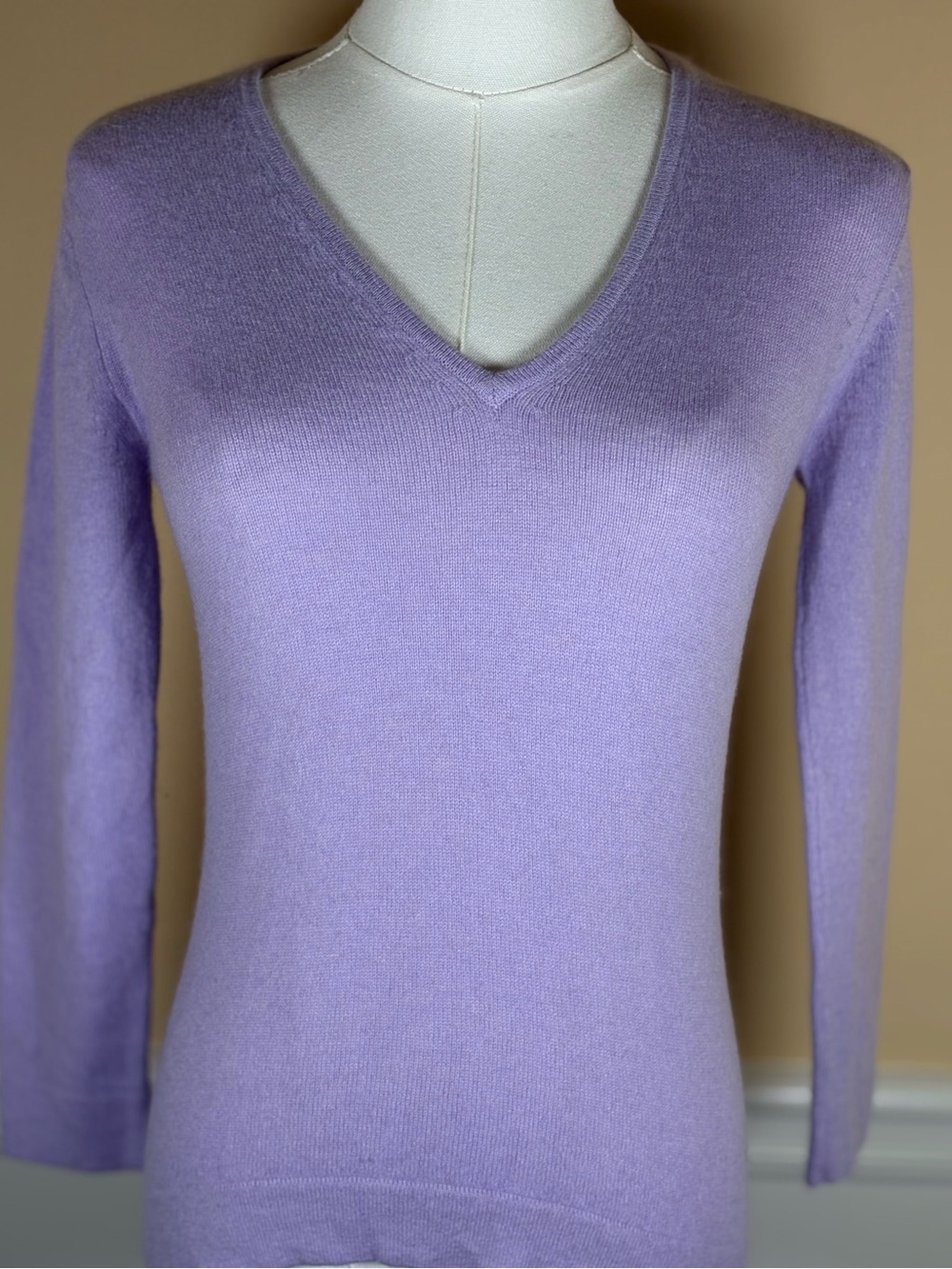 White + Warren Lilac V-Neck Cashmere Blend Sweater